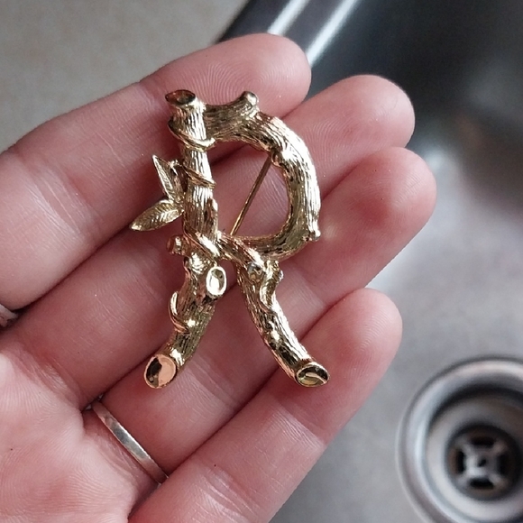 Sarah Coventry | Jewelry | Gold Branch Letter R Brooch | Poshmark